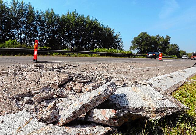 Dieses Bild stammt glücklicherweise nicht aus dem Kreis Waldshut: Bei Hitze dehnen sich Betonplatten aus und können aufplatzen – ...