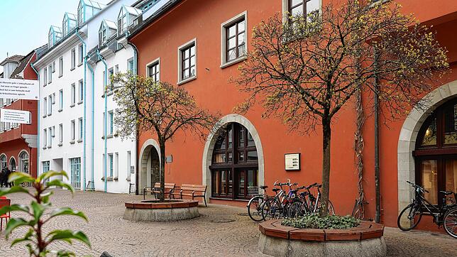 Das Pflegeheim Heilig Geist in der Poststraße 15 soll in öffentlicher Hand bleiben. Der Spitalfonds verkauft das Gebäude nun für 2,8 ...