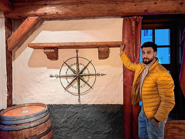Früher stand auf dem Regal eine Schatztruhe – bis sie gestohlen wurde. Tevfik Ceylan überlegt noch, ob er an der Stelle wieder eine ...