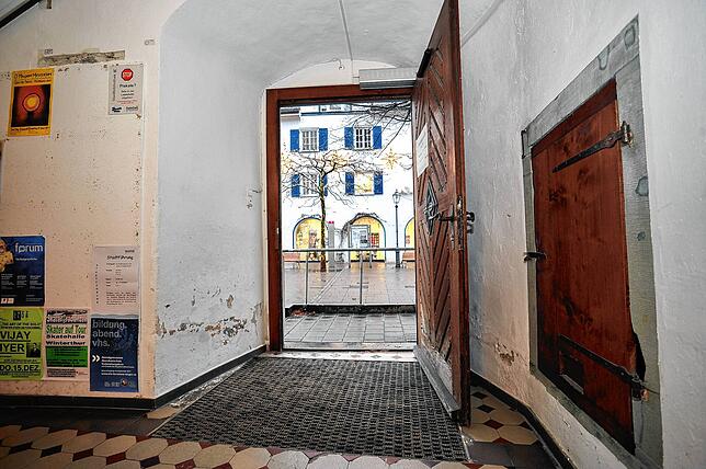 Bild 3: Tanzschlössle im Keller, Dreck im Dach: So sah das Österreichische Schlösschen vor der Sanierung aus