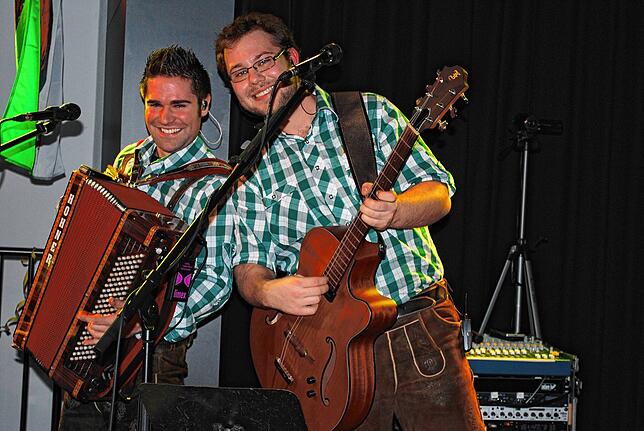 Holger Mayer (links) will als Hilzinger Teilzeit-Bürgermeister mit der Band Die Lausbuba (rechts Tobias Klein) auf Tournee gehen. Das ...