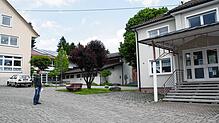 An der Ramsbergschule in Großschönach in der Gemeinde Herdwangen-Schönach versuchten Unbekannte die Schule anzuzünden. Bereits im Juni ...