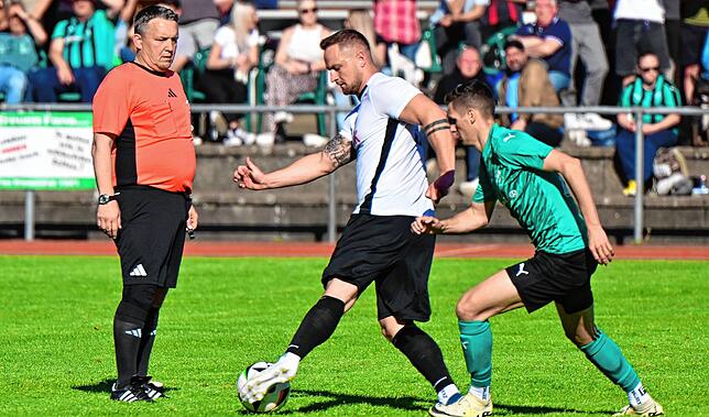Bild 16: SG FC Wehr/Brennet besiegt den FC Zell mit 1:0 – und wir haben Fotos!