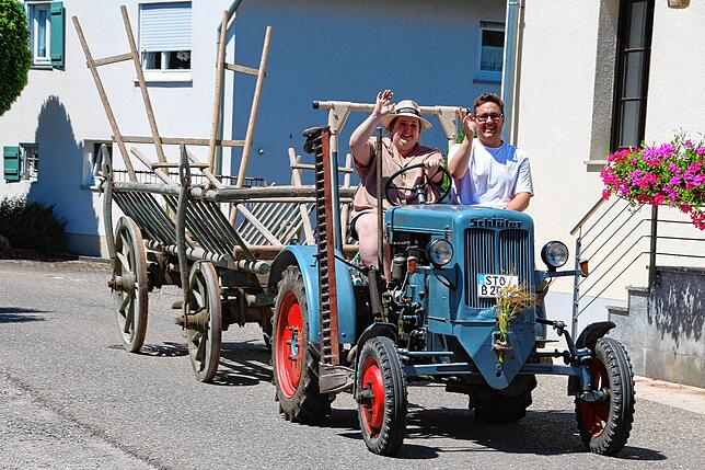 Bild 1: Dorf-Musik-Fest und Bezirksmusikfest in Menningen