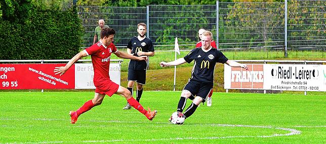 Bild 2: FC Wallbach dreht die Partie und gewinnt mit 3:2 gegen den FC RW Weilheim &ndash; und wir haben die Bilder!