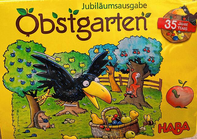 Der Familienspiel-Klassiker Obstgarten mit liebevoll ausgestalteten Holzteilen und Spielfeld hat auch nach 35Jahren nicht an Aktualität ...