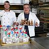 Betrieb in der Backstube der Bäckerei Jost: Jan Jost (links) und Karl-Egbert Jost sowie das Bäckereiteam haben auf Ostern Osterlämmer, ...