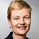 &bdquo;Wo und wann entsteht ein Azubi-Wohnheim?&ldquo;, will Susanne Heiß (Freie Wähler) wissen.