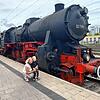 Stimmungsbild im Singener Bahnhof bei einer Zugankunft von Etzwilen her. Der vierjährige Elian und seine Oma Gabriele Schumpp staunen ...
