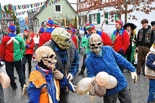 Bild 24: Narrenhochzeit in Sipplingen: So feiern die Narren das neue Paar