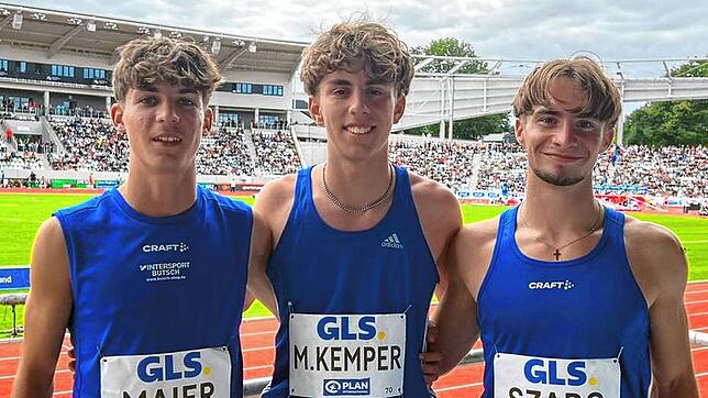 Die 3x1000m Staffel des TV Engen (von links Lasse Maier, Mika Kemper und Jeremi Szabo) hatte viel Spaß bei der DM in Dresden und ...