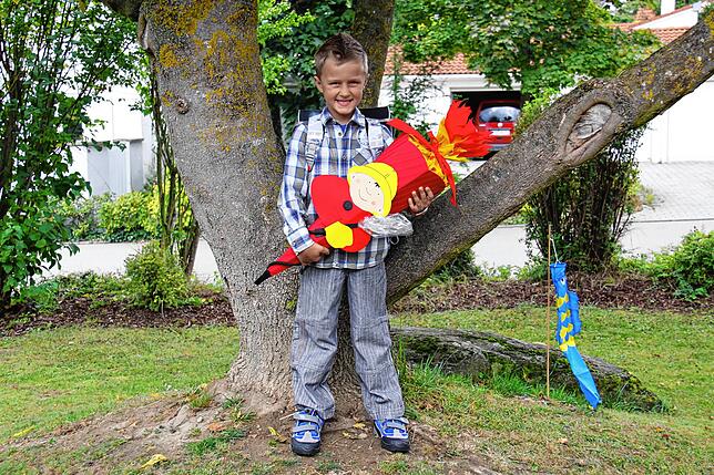 Benjamin Kostenbäder als Erstklässler im Jahr 2009. Auf den Inhalt seiner Schultüte war er damals besonders neugierig.