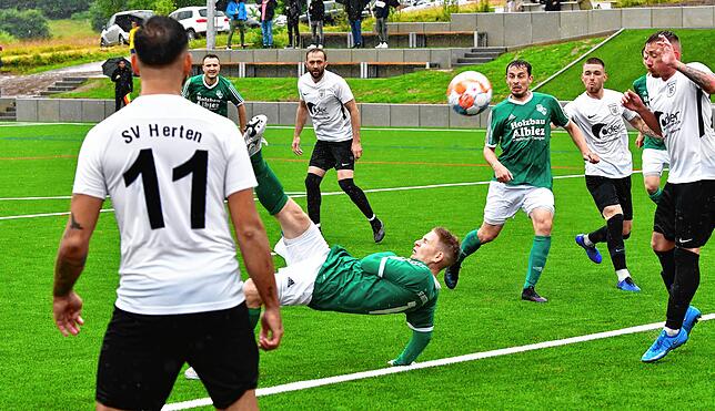 Bild 14: SV Herten bejubelt einen knappen und glücklichen Sieg bei der SG Mettingen/Krenkingen &ndash; und wir haben die Bilder!