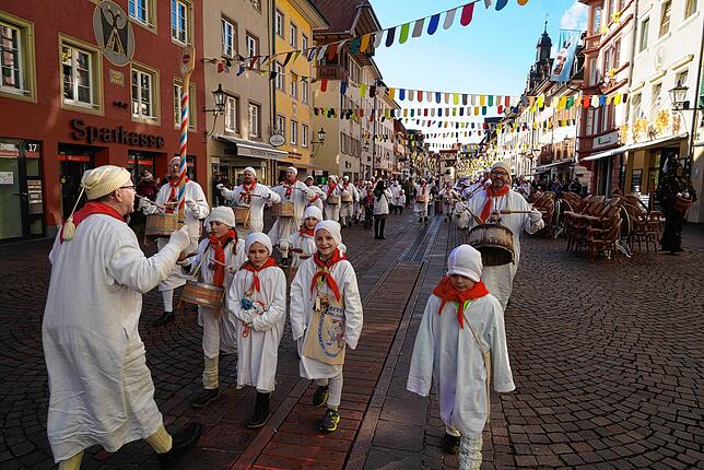 Bild 17: So ausgelassen feiern Kinder beim Narro-Zunft-Umzug in Waldshut – Die schönsten Fotos!