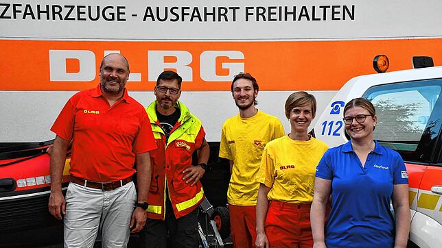 Sie sind bereit fürs Fest: Das Organisationsteam der DLRG-Ortsgruppe Rheinfelden für das Fest zum 75-jährigen Bestehen (von links): ...