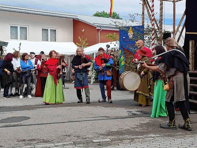 Bild 25: Tausende Besucher tauchten beim siebten "Stettener Spectaculum", 25.-27. Juli, ins Mittelalter ein