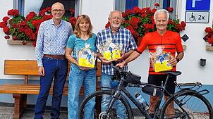 Rickenbachs Bürgermeister Dietmar Zäpernick konnte mit Sabine Lüttin, Werner Reckendrees und Stefan Schmid (v.l.) drei stolze Sieger des ...
