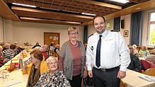 Gisela Strittmatter mit Kreisbrandmeister Dominik Rotzinger. Bild: Doris Dehmel
