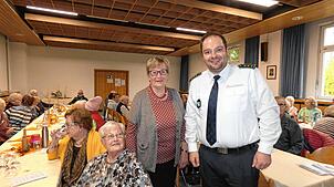 Gisela Strittmatter mit Kreisbrandmeister Dominik Rotzinger. Bild: Doris Dehmel