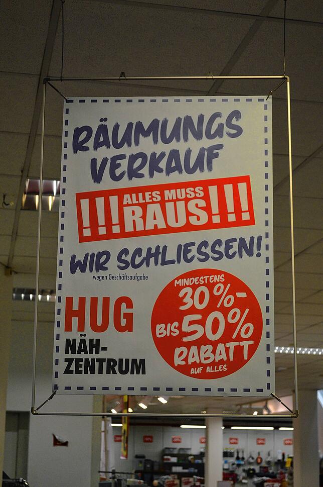 Alles muss raus: Derzeit ist Ausverkauf beim Nähzentrum Hug in Tiengen.