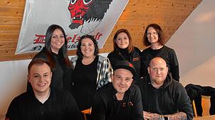 Von links Sascha Seckinger, Jasmin Schulz, Selina Trompler, Kai Burger, Patrizia Schlicht, Markus Riedel und Nicole Lenz.  Foto:  Gerd ...