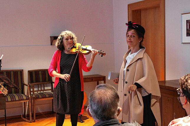 Jutta Bogen und Claudia Rohrhirs (von links) im Jüdischen Museum Gailingen.