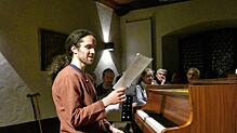 Aaron Löchel gibt im gotischen Saal im Alten Schulhaus in Jestetten ein Konzert unter dem Motto „Klang und Wort“. Organisiert hatte es ...