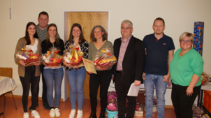 Die Ehrungen für 25 Jahre (von links): Franziska Süß (25 Jahre), Niklas Nüssle, Theresa Süß, Nadine Jehle, Silvia Jehle, Andreas Merk ...