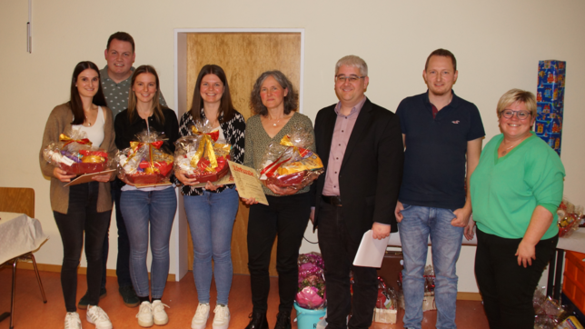 Die Ehrungen für 25 Jahre (von links): Franziska Süß (25 Jahre), Niklas Nüssle, Theresa Süß, Nadine Jehle, Silvia Jehle, Andreas Merk ...