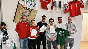 Geehrte und Gewählte (von links): Robin Leute (Schriftführer), Saskia Illi (elf Jahre), David Scheppus (15 Jahre), Stephan Hirt ...