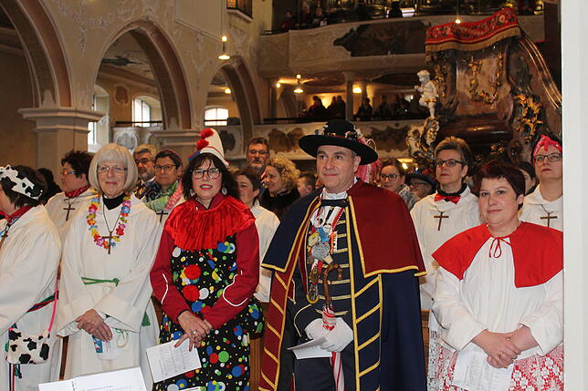 Eine große Narrenschar war in die Stadtkirche gekommen. Darunter (von links) Erika Geiger-Miller, Andrea Keller, Andreas Narr und Sonja ...