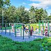 So könnte ein Teil der neuen Sportanlage am Skatepark (im Hintergrund) in Radolfzell künftig aussehen: An einer Calisthenicsanlage ...