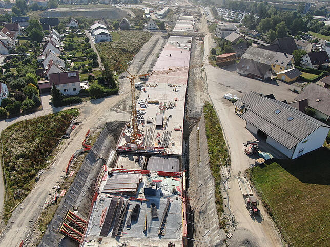 Wegen Bauarbeiten am Tunnel Waggershausen für die B 31 neu war die Waggershauser Straße in diesem Bereich im Sommer teilweise gesperrt.