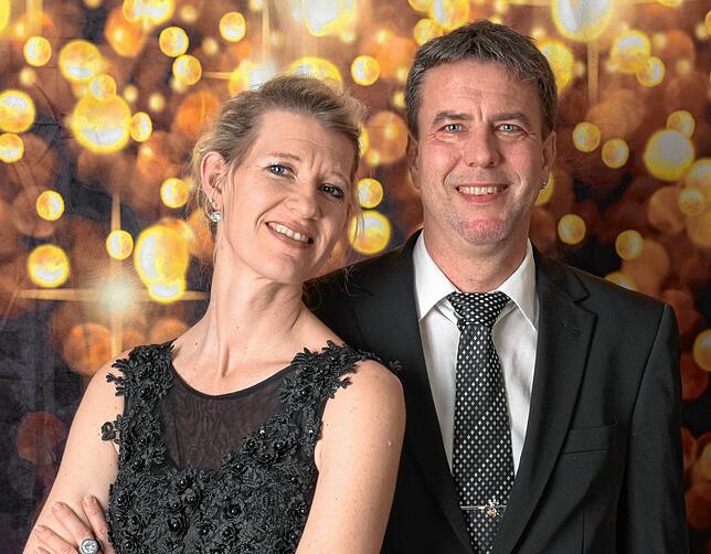 Die Inhaber der Tanzfabrik Bodensee, Steffen Hartwig und seine Frau Candy, haben sich im Alter von sechs Jahren kennengelernt. Seitdem ...