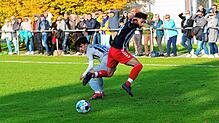Der SC Konstanz-Wollmatingen (rechts Mert Tuncer) freut sich auf das Topspiel gegen den Türkischen SV Singen (links Mo Demir).
