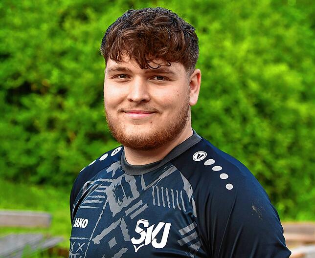 Robin Merkt (20) aus Rafz begann mit Fußball beim SV Lottstetten und wechselte – nach dem Umzug der Familie in die Schweiz – zum FC ...