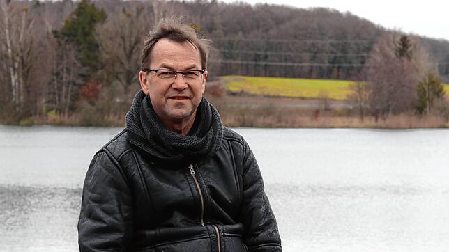 Auf dem Steg des Böhringer Sees: Der FDP-Landtagsabgeordnete Jürgen Keck schätzt die kurze Runde von seiner Haustüre zu diesem Platz.
