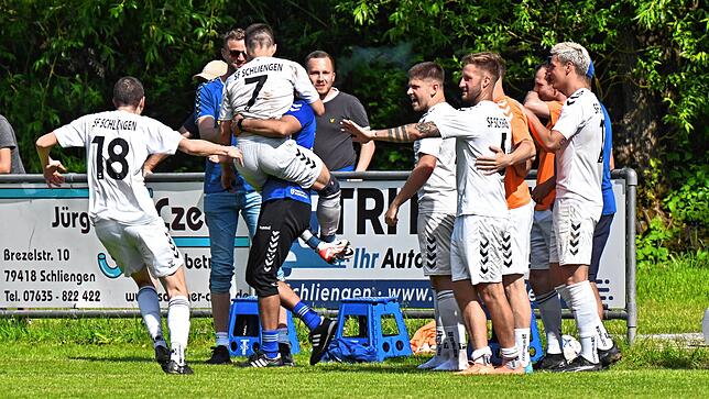 Tor für den Trainer: Jonas Lösle (Nr. 7) spielte zehn Jahre unter Alexander Schöpflins Fittichen und erzielte zu dessen letztem ...
