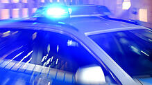 Ein Polizeiauto im Einsatz (Symbolbild).