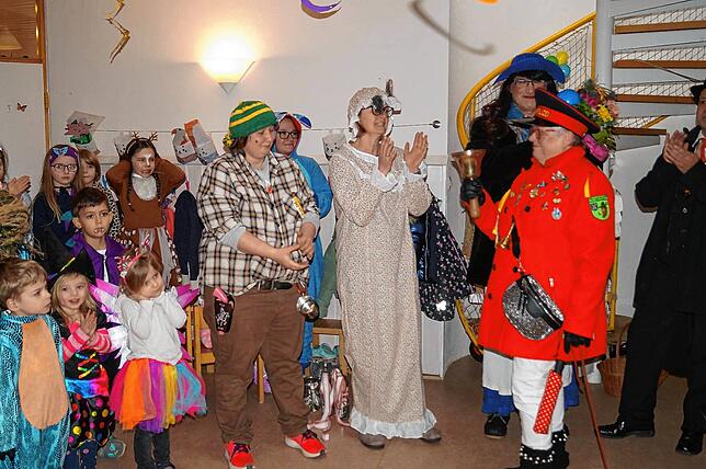 Bild 13: Schülerbefreiung & Rathaussturm in Stetten: Fasnacht-Spektakel in eindrucksvollen Bildern!