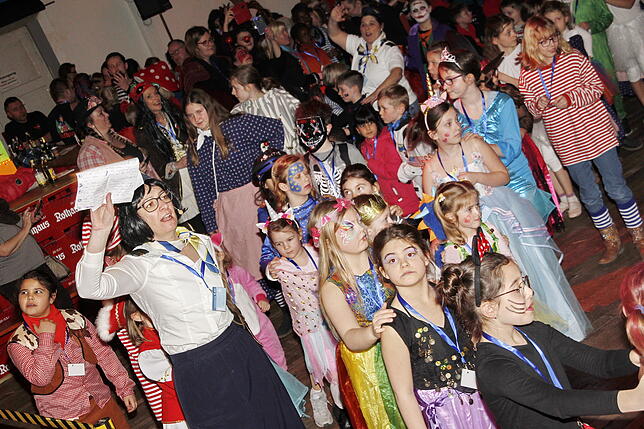 Bild 5: Bilder der Jungnarren beim Kindernachmittag in Singen