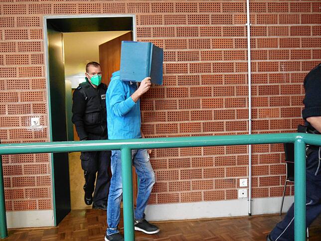 Ein 37-jähriger Ex-Feuerwehrmann hat vor dem Landgericht Konstant zugegeben, das Feuer, das zur vollständigen Zerstörung der ...