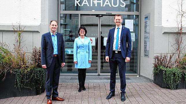 Erik Hörenberg (von links) ist neuer Fachbereichsleiter Kultur. Hier mit Bürgermeisterin Monika Laule und Oberbürgermeister Simon Gröger.