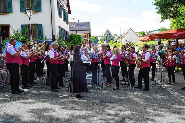 Bild 28: Ausgelassene Stimmung bei dem Dorffest in Tengen-Watterdingen