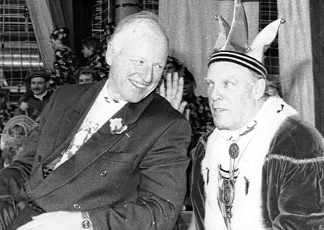 Erwin Vetter (links) und Fürsprech Heinrich Wagner in der Narrengerichtsverhandlung 1992.