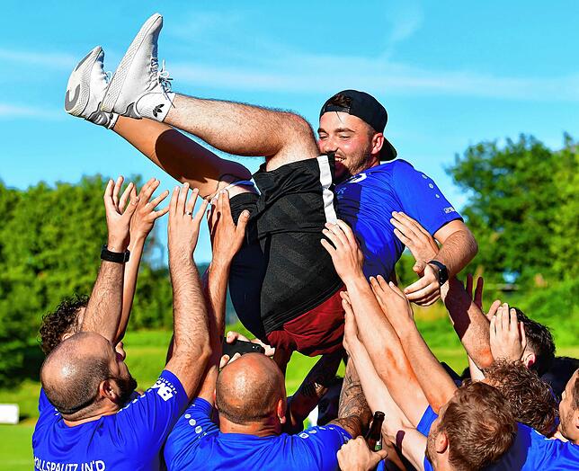 Bild 44: Weitere Impressionen vom 3:2-Sieg des FC Erzingen zum Landesliga-Aufstieg gegen den FC Emmendingen