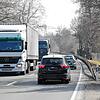 Rund 16.000 Fahrzeuge rollen Tag für Tag über die B 33 bei Mönchweiler. Für die Bevölkerung bedeutet das eine erhebliche Lärmbelastung. ...