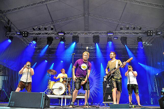 Waren beim ersten Open-Air-Festival im Juli 2018 bereits zu Gast: LaBrassBanda. Jetzt kommt die Blasmusikgruppe um Leadsänger und ...