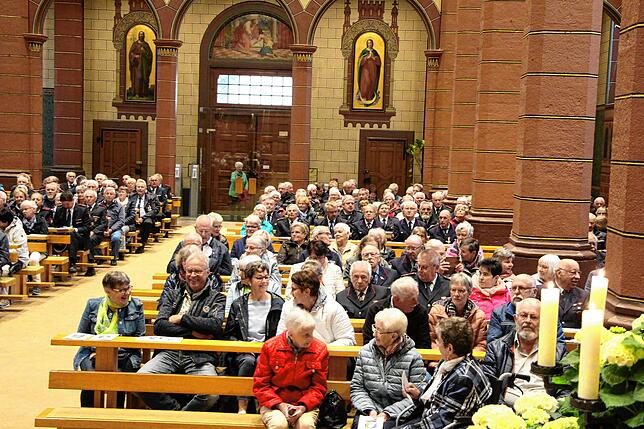Bild 20: Floriansmesse mit den Feuerwehrabteilungen des Landkreises