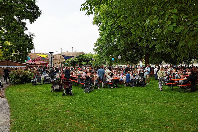Bild 3: Das Stadtgartenfest 2025 beginnt! So stimmen sich Konstanzer aufs Seenachtfest ein